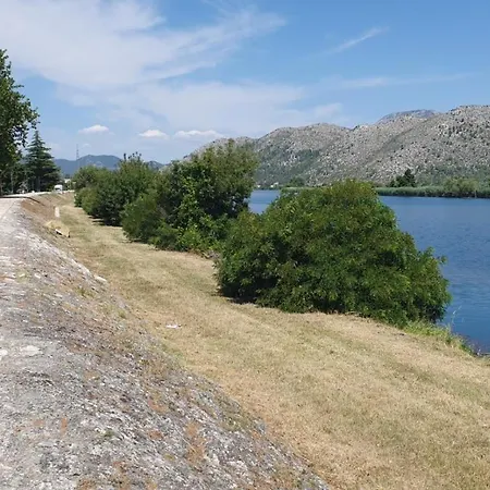 بيت للعطل House - Dvori Vlahovici