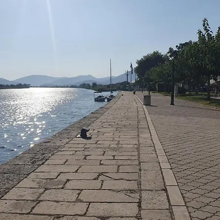 House - Dvori Vlahovici بيت للعطل