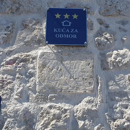 House - Dvori Vlahovici