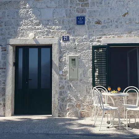 House - Dvori Vlahovici *