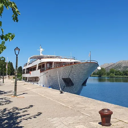 House - Dvori Vlahovici * Opuzen (Dubrovnik-Neretva)