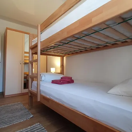 House - Dvori Vlahovici بيت للعطل *