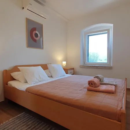 بيت للعطل House - Dvori Vlahovici