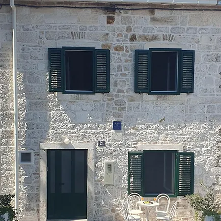 House - Dvori Vlahovici * Opuzen (Dubrovnik-Neretva)